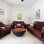 Renaissance City Apartment \